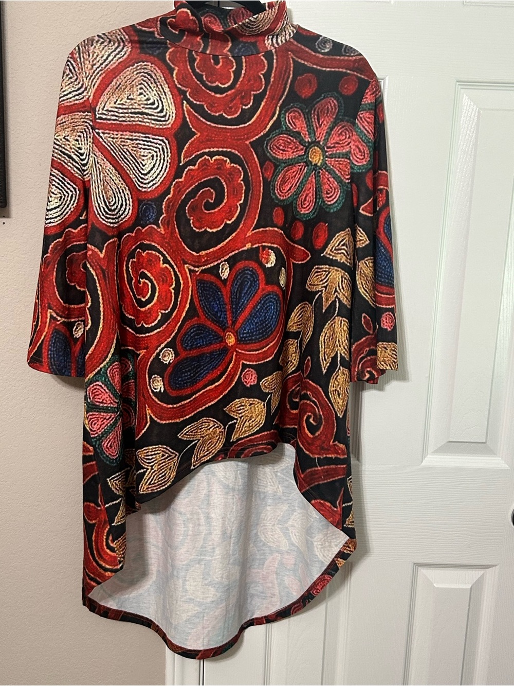 Fashion Says Me Too" brand top size small